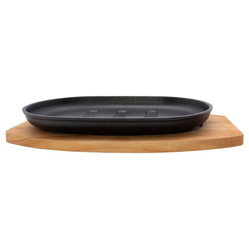 REGENT COOKWARE CAST IRON OVAL STEAK PLATE ON A WOODEN BOARD, (310X185X39MM)