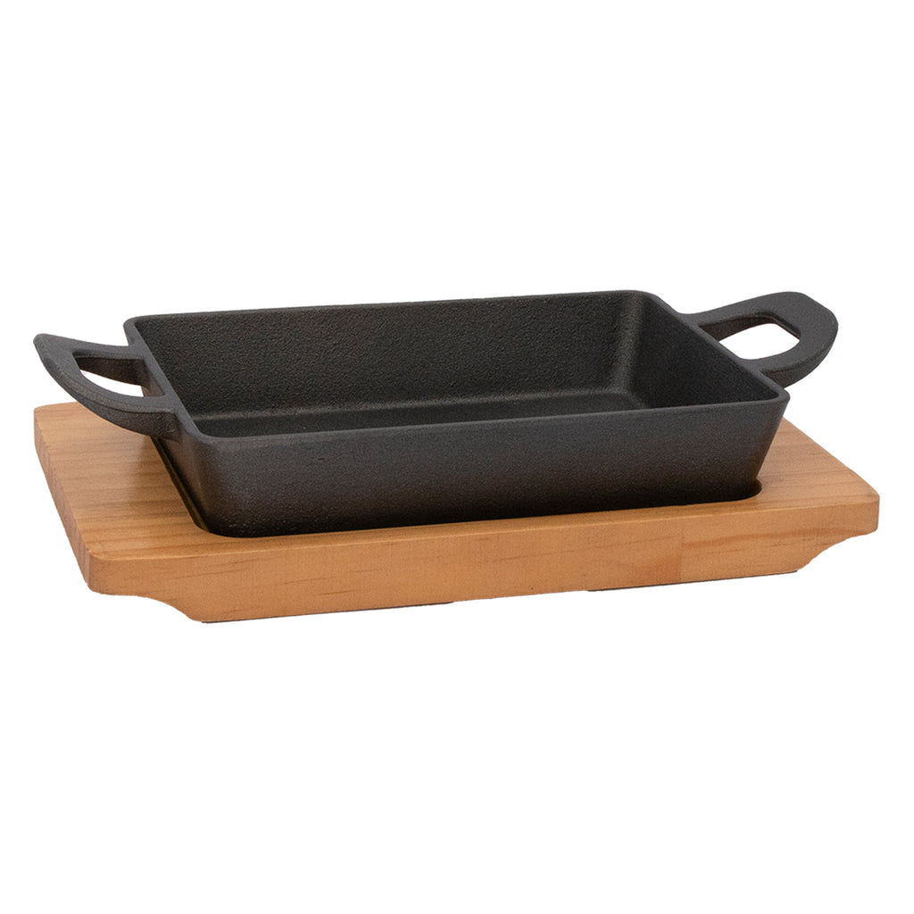 REGENT COOKWARE CAST IRON RECTANGULAR PAN WITH 2 HANDLES ON A WOODEN BOARD, (215X125X65MM)